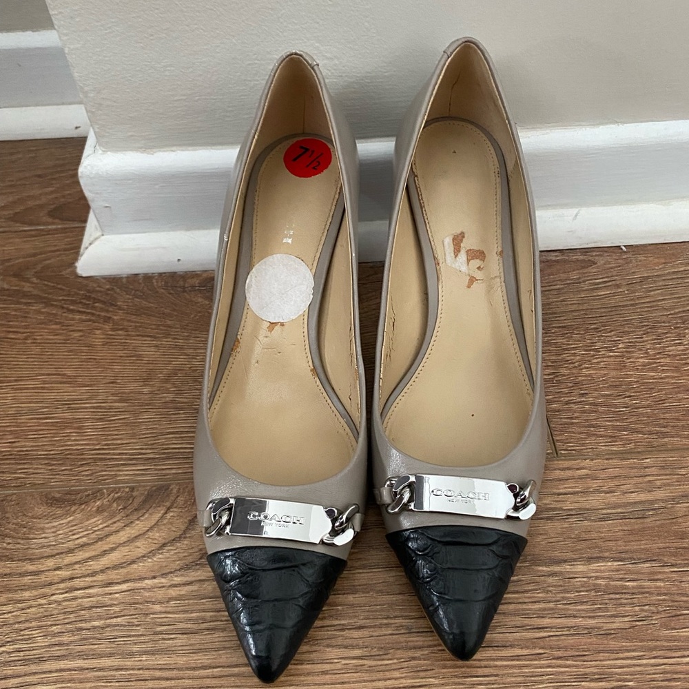 Coach shoes Leather Heels with black tip size 7/12